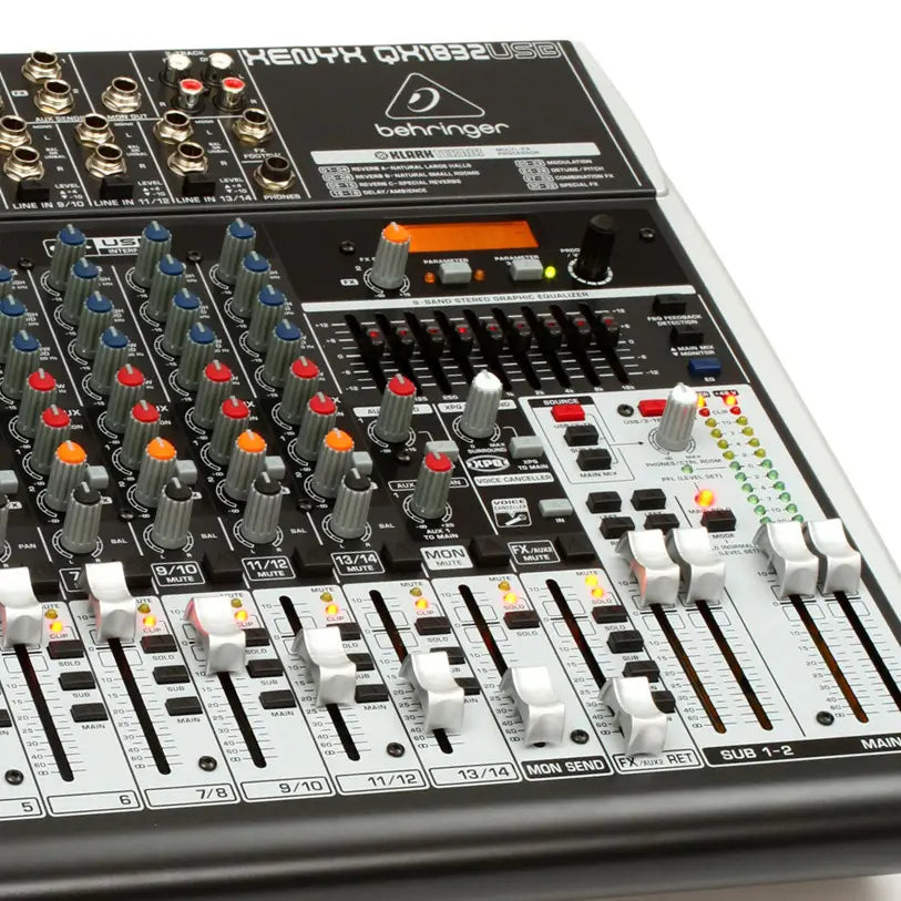 BEHRINGER XENYX QX1832