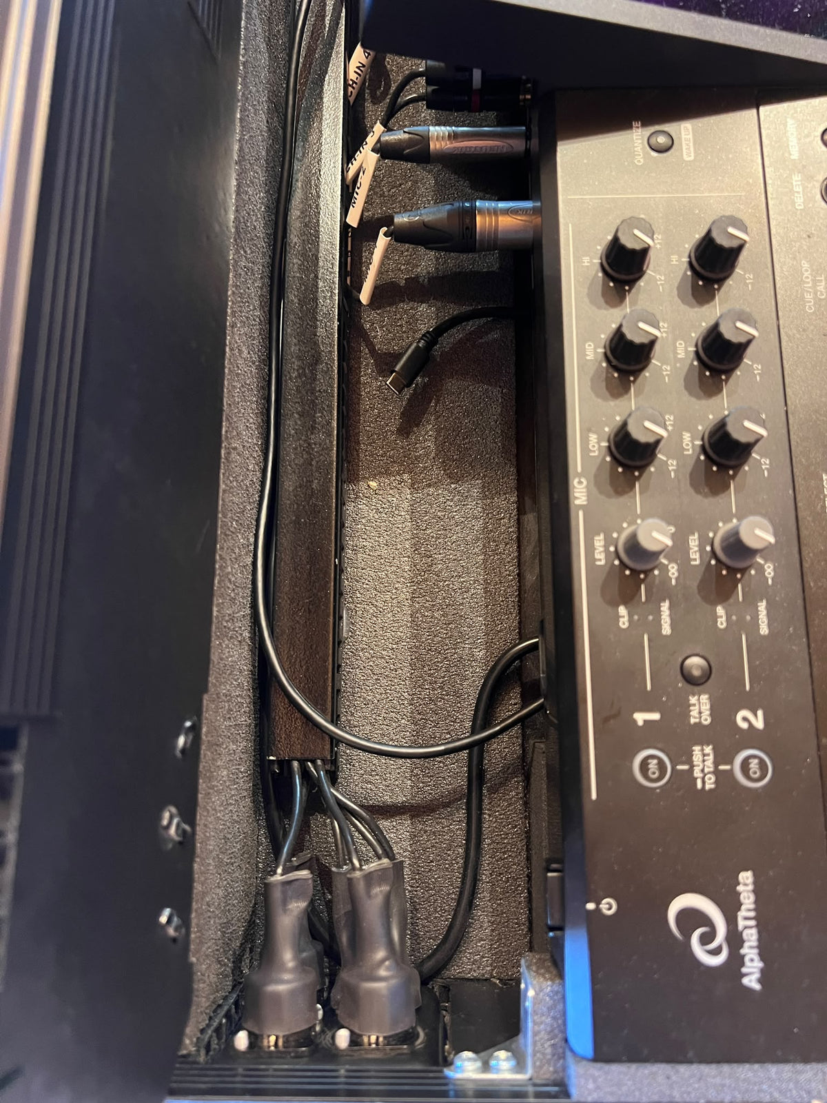 XDJ AZ & CASE מחווט יד 2